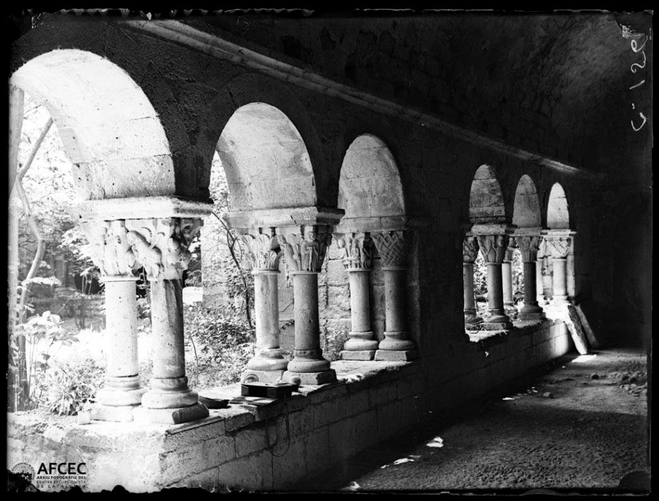 Galeria del claustre del monestir de Sant Benet del Bages (AFCEC SOLER C 0156)