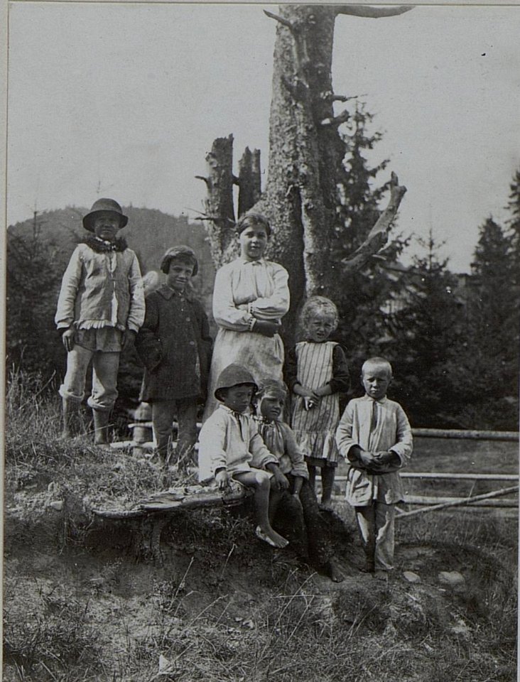 Galizische Bauernkinder in Perehinsko, Februar 1916 (BildID 15455317)