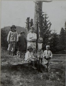 Galizische Bauernkinder in Perehinsko, Februar 1916 (BildID 15455317)