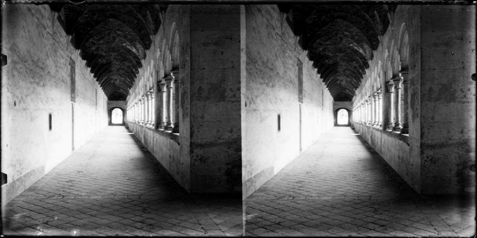 Galeria del claustre d'una església de Montalegre (AFCEC BORDAS D 3959)