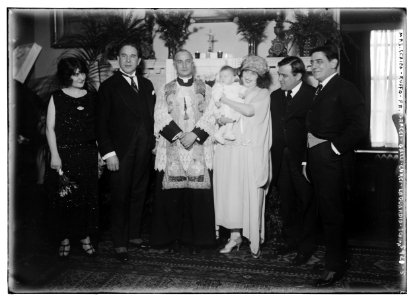 Galli - Curci and family (with Mrs. Schipa, Fr. Gracci, Ruffo and Schipa and LaGuardia) LCCN2014715629