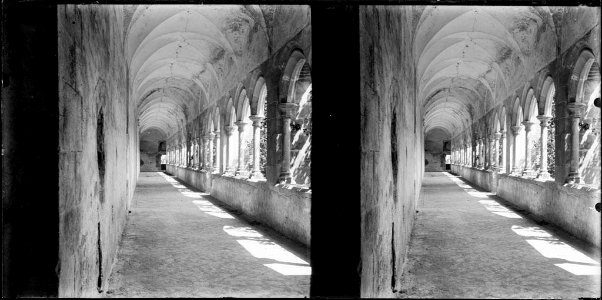 Galeria del claustre d'una església de Montalegre