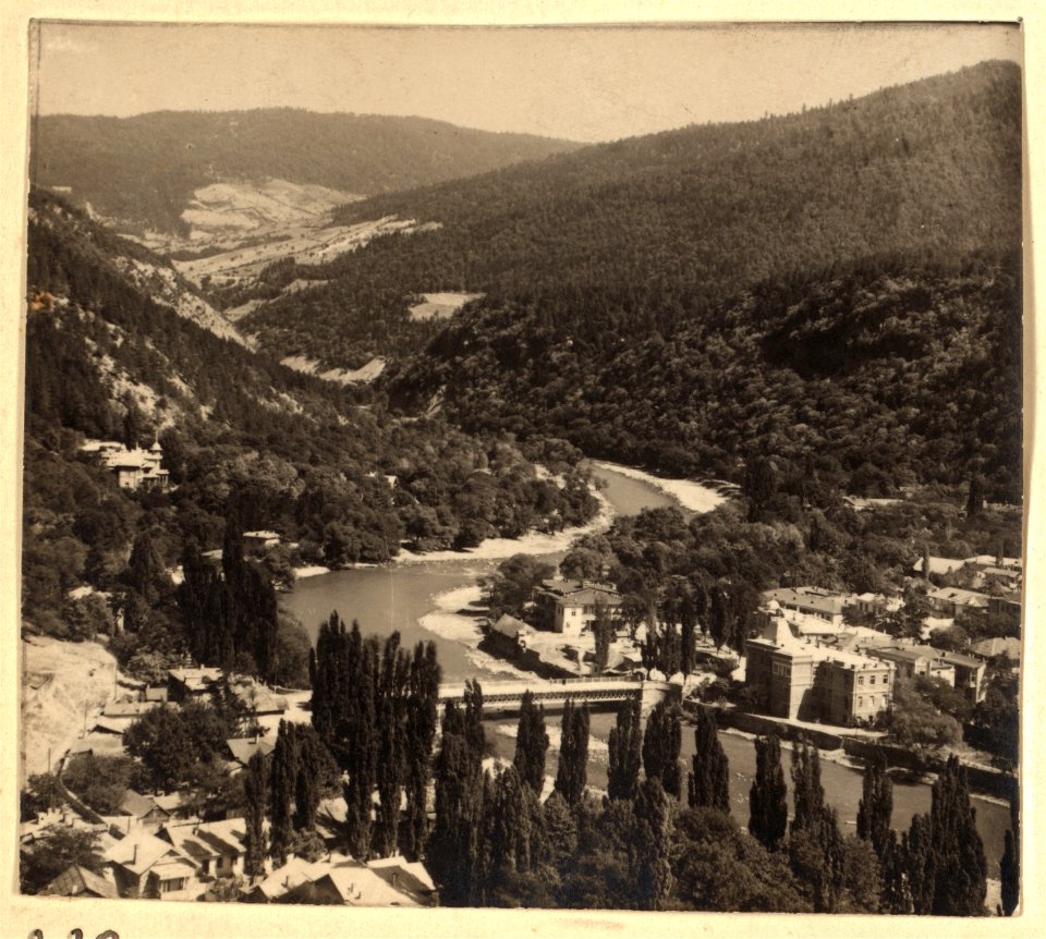 General view of Borzhom from Torskii plateau