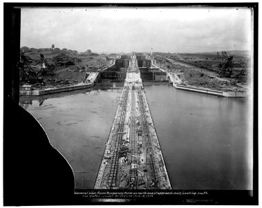 General view from temporary tower on north end of approach wall. Looking south. Sea gates under pressure, July 18, 1913 LCCN2016870857