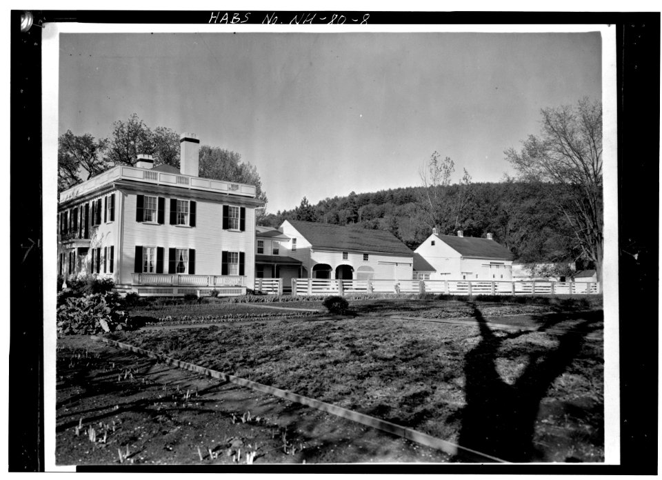 GENERAL VIEW OF SOUTHWEST SIDE AND ATTACHED FARM BUILDINGS - Wheeler House, Orford Street, Orford, Grafton County, NH HABS NH,5-ORF,3-8