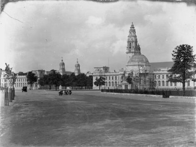 General view of Town Hall and Law Courts, Cardiff (4641719)