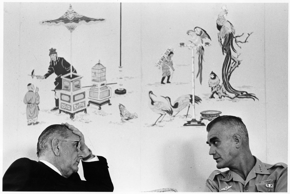 General William Westmoreland and President Lyndon B. Johnson at the Honolulu Conference - NARA - 192559