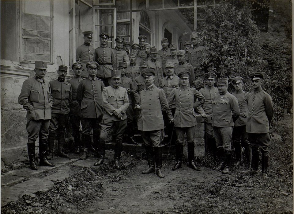 Generalstab der 12.ITD.und der 1.deutschen Res.Div.in CZEREMCHOW. (BildID 15451011)