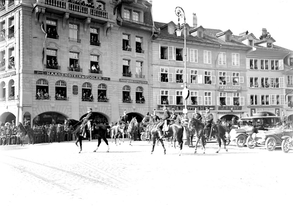 General Wille und Stab auf Waisenhausplatz - CH-BAR - 3238225