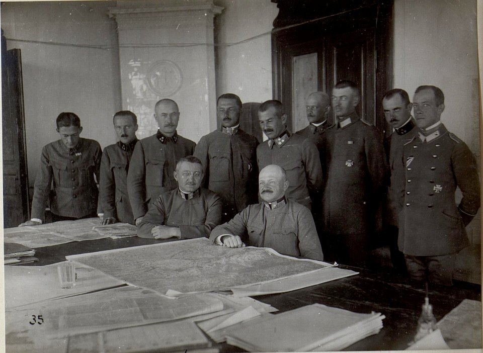 Generalstab des 3. Armeekommandos (BildID 15653653)