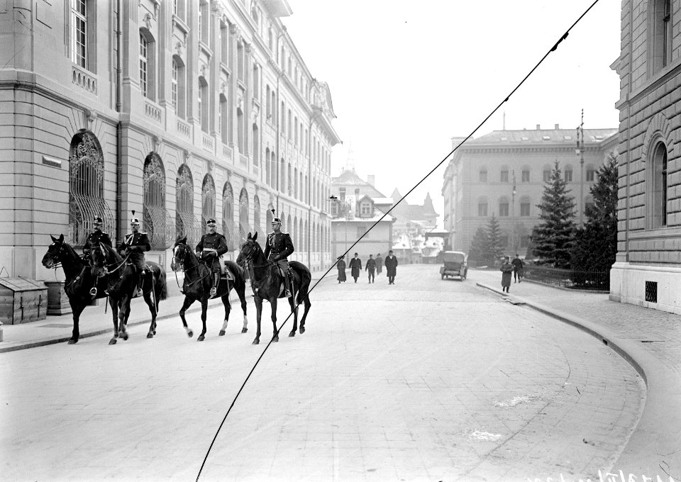 General Wille mit Adjutanten - CH-BAR - 3237787