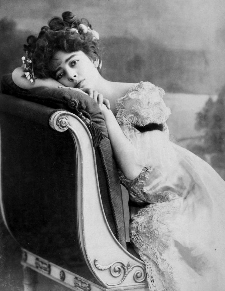 Geneviève Lantelme by Léopold-Émile Reutlinger - 004-b