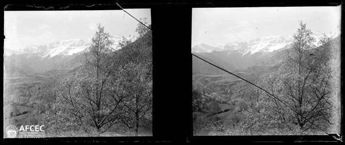 El Querforadat amb la serra del Cadí al fons