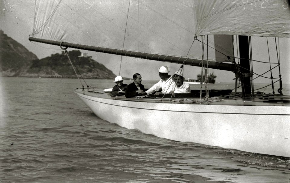 El rey Alfonso XIII en el puerto (1 de 4) - Fondo Car-Kutxa Fototeka