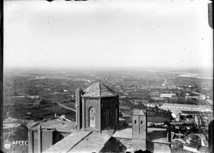 El Segrià amb el riu Segre des de Lleida i en primer terme un campanar