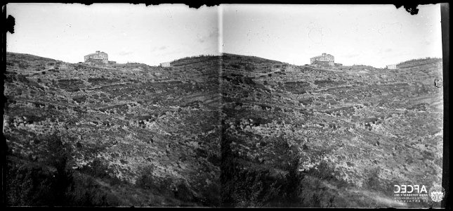 El santuari de Santa Maria de Pinós des del camí de pujada