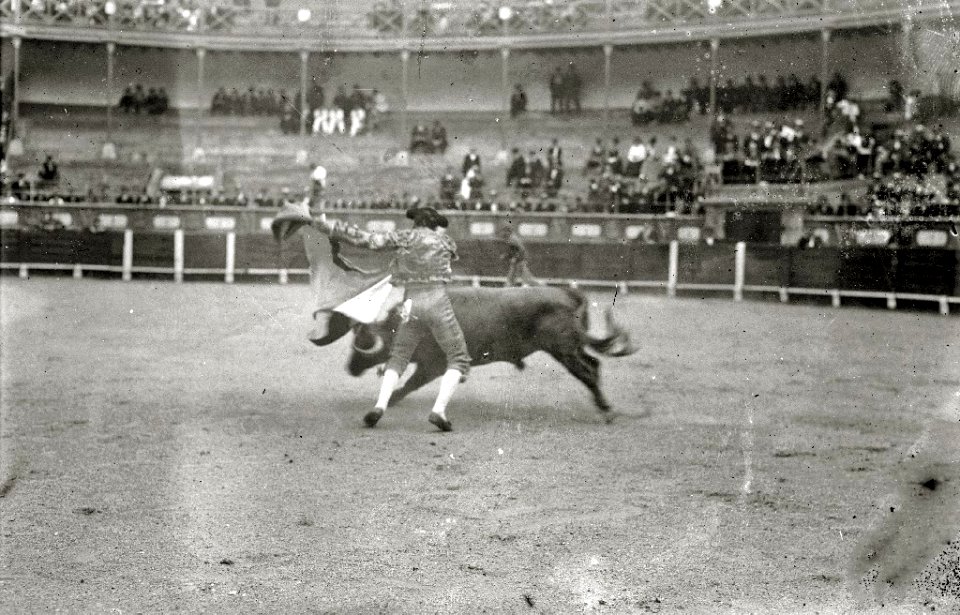 El torero mexicano Rodolfo Rodarte toreando en la plaza de toros de Tolosa (1 de 2) - Fondo Car-Kutxa Fototeka