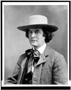 Elbert Hubbard, head-and-shoulders portrait, facing left LCCN93508629