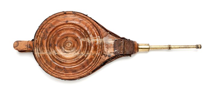 Eldpust av svarvad valnöt, 1600-tal - Skoklosters slott - 106200