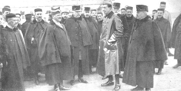 El rey en el campamento de los Alijares de Toledo con el general Aznar y otros, de Campúa, Mundo Gráfico, 13-05-1914 (cropped)