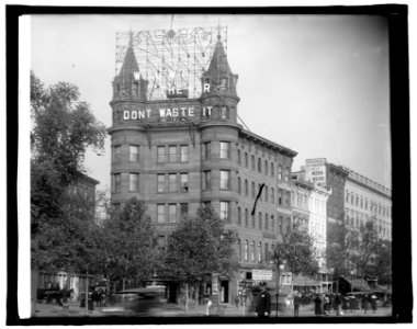 Elec. sign Food Will Win the War, Don't Waste It, 7th & Pennsylvania Ave., N.W., Washington, D.C. LCCN2016824354