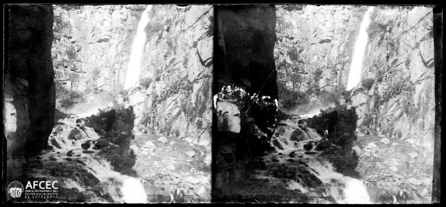 El salt del Grill en un vessant rocós