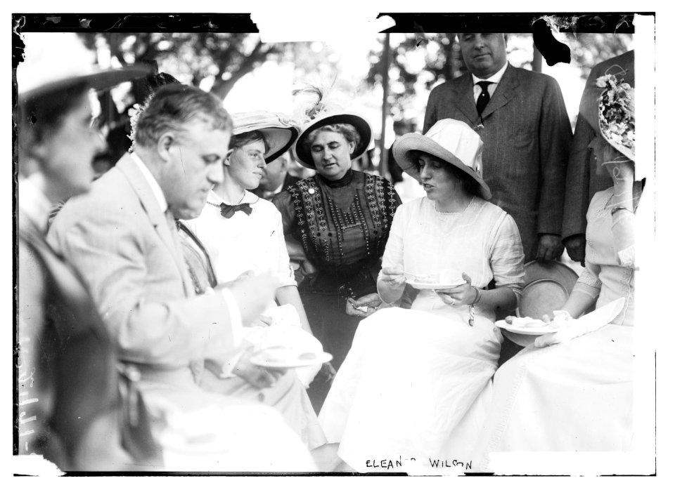 Eleanor Wilson, daughter of Woodrow Wilson, with her sister Jessie and others LCCN2014691169