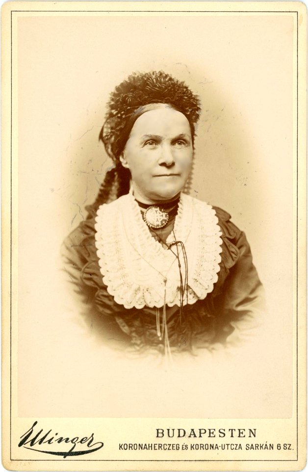 Ercsey Julianna portréja (Ellinger Ede felvétele)
