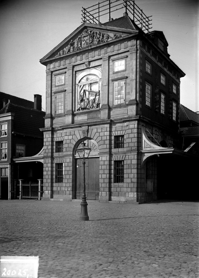 ErfgoedLeiden LEI001013140 Gezicht op de Waag aan de Aalmarkt