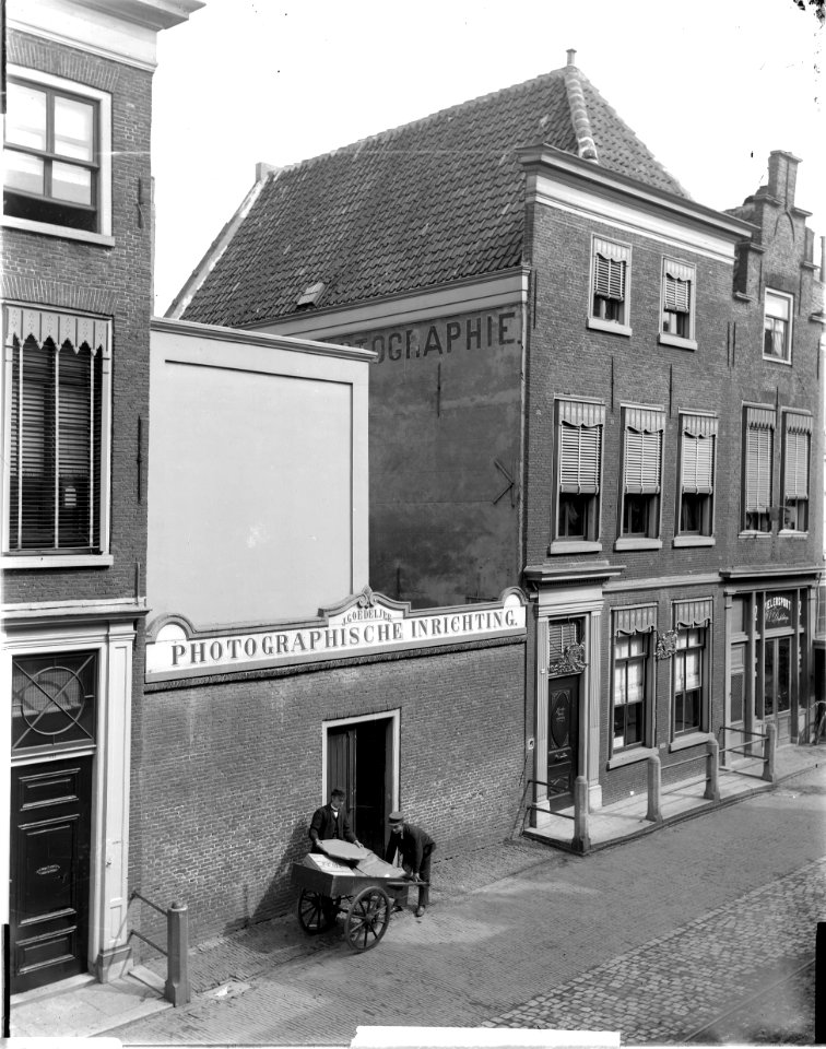 ErfgoedLeiden LEI001015957 Fotoatelier van J.Goedeljee aan de Hogewoerd nrs 160-162a