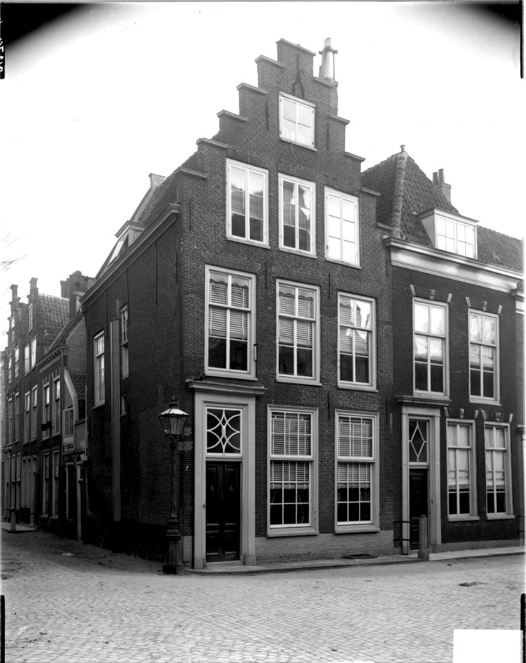 ErfgoedLeiden LEI001015989 Papengracht nrs 8 en 10 in Leiden