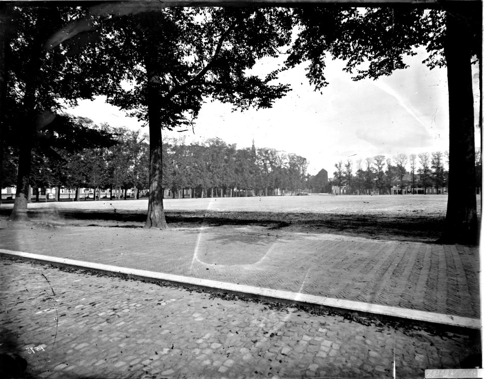 ErfgoedLeiden LEI001015753 Grote Ruïne in Leiden, in gebruik als militair oefenterrein