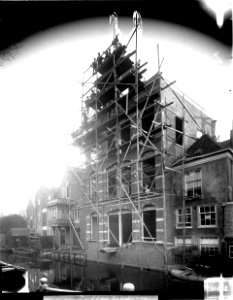ErfgoedLeiden LEI001015998 Achtergevel aan de Oude Rijn van Drukkerij Eduard IJdo in de Koppenhinkstreeg en aan de Hooglandsekerkgracht