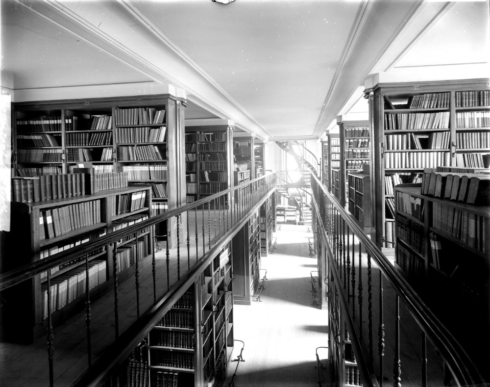 ErfgoedLeiden LEI001015638 Depot van de universiteitsbibliotheek aan het Rapenburg in Leiden