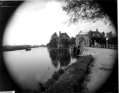 ErfgoedLeiden LEI001016651 Gezicht op de Oude Rijn photo