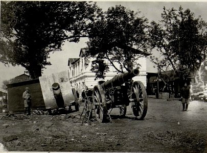 Erbeutetes russisches Grossgeschütz am Bahnhof Zborow nach dem Durchbruch (BildID 15543929)