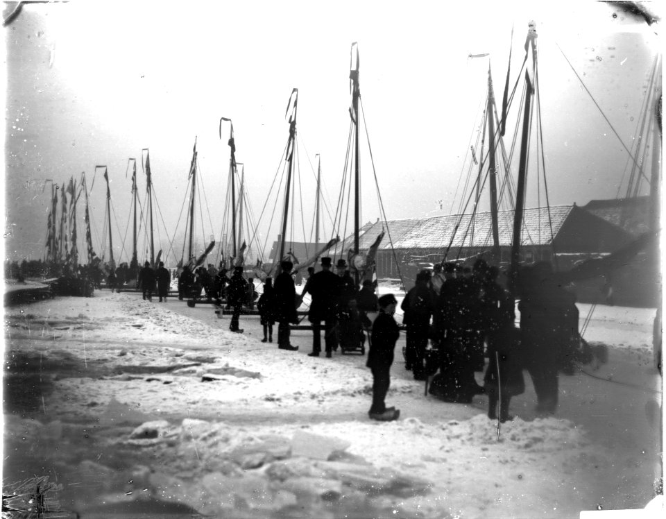 ErfgoedLeiden LEI001017011 IJszeilers in linie