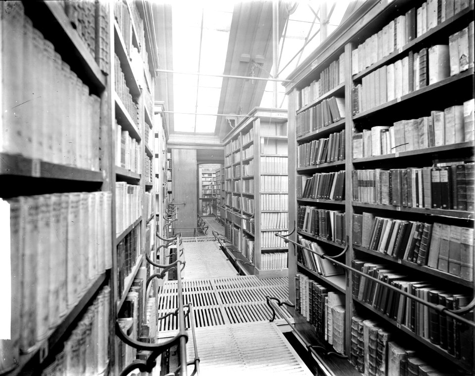 ErfgoedLeiden LEI001015641 Depot van de universiteitsbibliotheek aan het Rapenburg in Leiden