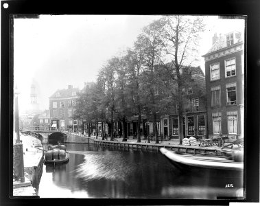 ErfgoedLeiden LEI001015845 Nieuwe Rijn in Leiden, met de Visbrug