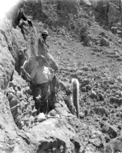 Eric von Rosen med utgrävning av en grav. Puna de Jujuy. Argentina - SMVK - 003655
