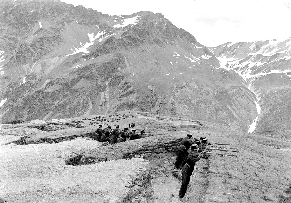 Fertiger Schützengraben - CH-BAR - 3238763