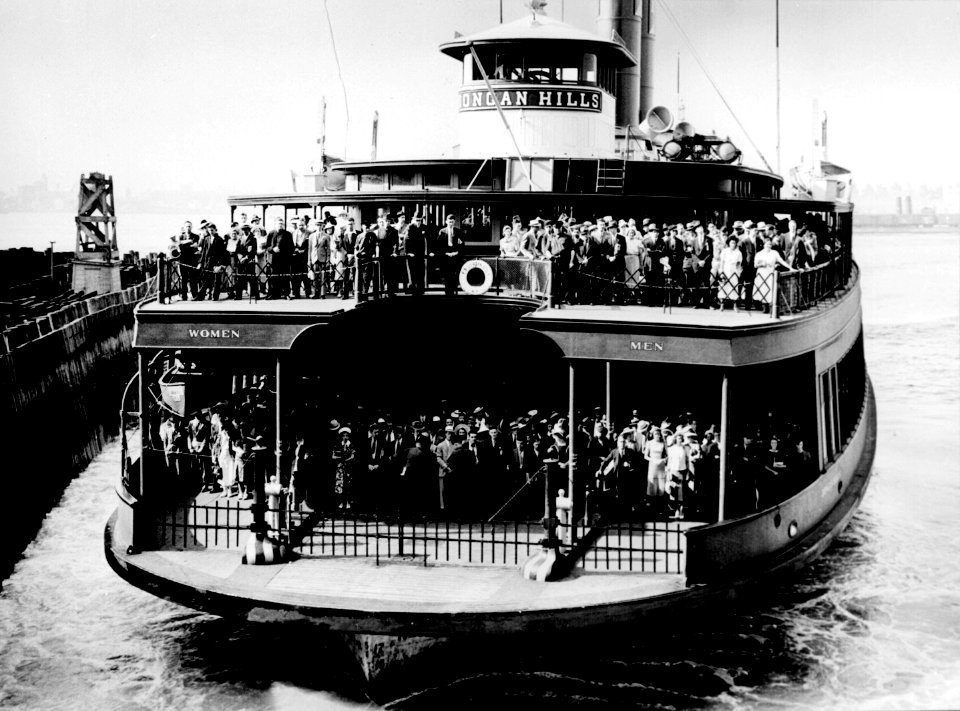 Ferry dongan hills 1945