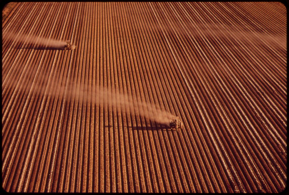 Fertilizing-may-1972 7006525412 o