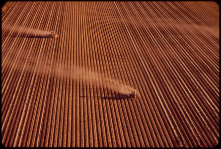 Fertilizing-may-1972 7006525412 o