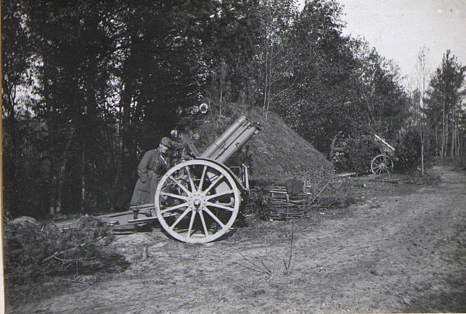 Feuerstellung der Batterie 3-F.H.R.26 (BildID 15694013)