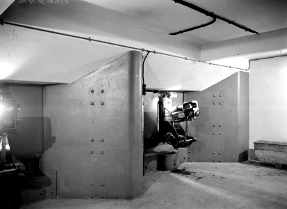 Fest eingebautes Maschinengewehr der Flankiergalerie Spina - CH-BAR - 3239277