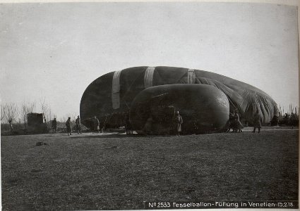 Fesselballon-Füllung in Venetien 15.2.18. (BildID 15614965)