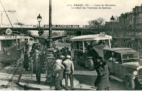 FF 1212 - PARIS - Cours de Vincennes - Le départ des Tramways de Banlieue