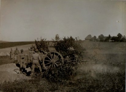 Feuerndes Feldgeschütz Bol Zagorze der zweiten Batterie des Feldkanonenregiments 6 (BildID 15442272)