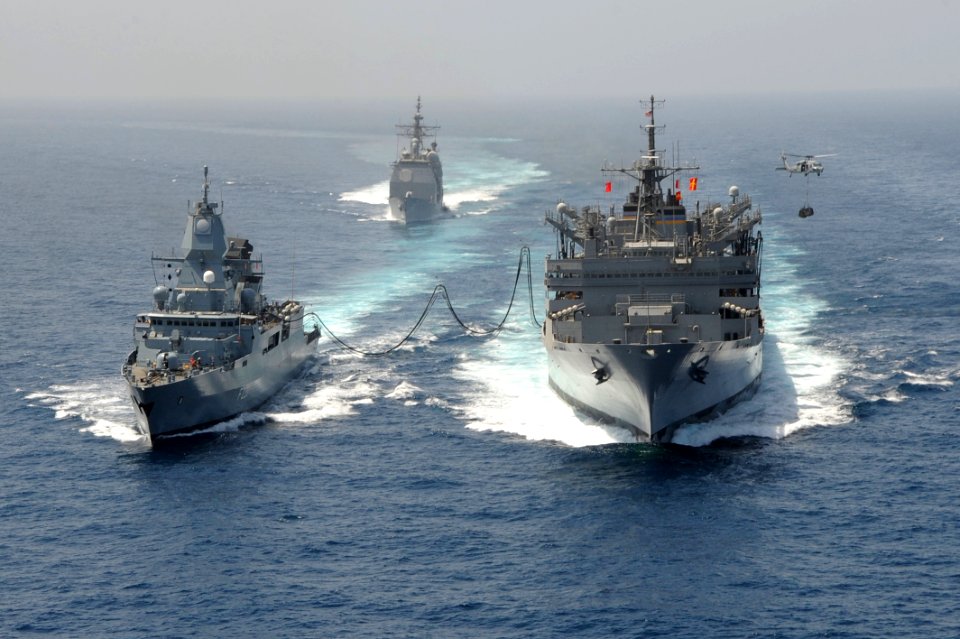 FGS Hamburg receives fuel from USNS Bridge. (8591439917)